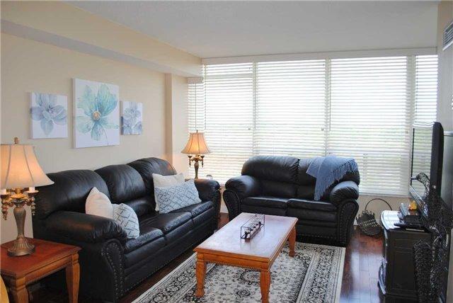 1003 - 22 Hanover Rd, Condo with 2 bedrooms, 2 bathrooms and 1 parking in Brampton ON | Image 3