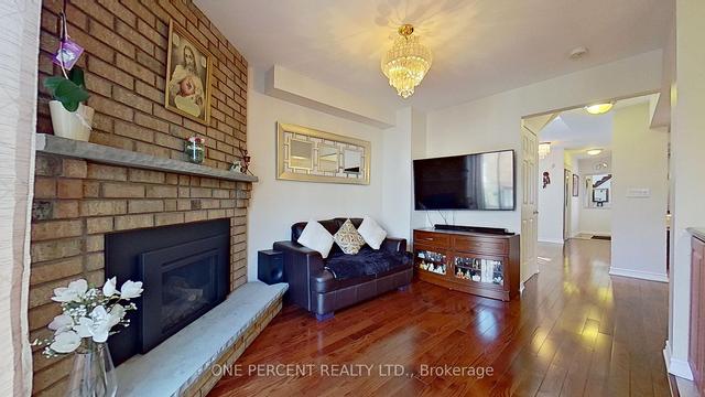 25 Charcoal Dr, House detached with 3 bedrooms, 4 bathrooms and 5 parking in Toronto ON | Image 11