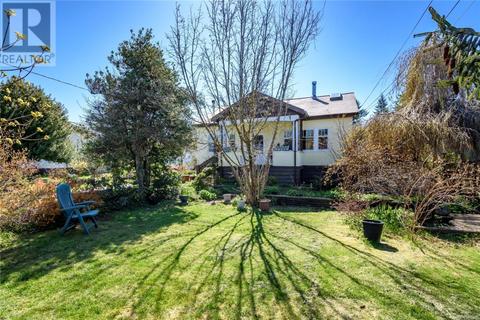 2729 Derwent Ave, House detached with 3 bedrooms, 1 bathrooms and 3 parking in Cumberland BC | Card Image