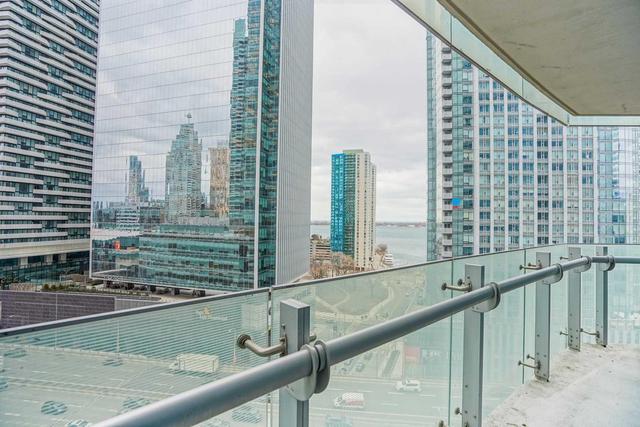 1202 - 14 York St, Condo with 2 bedrooms, 2 bathrooms and 1 parking in Toronto ON | Image 22