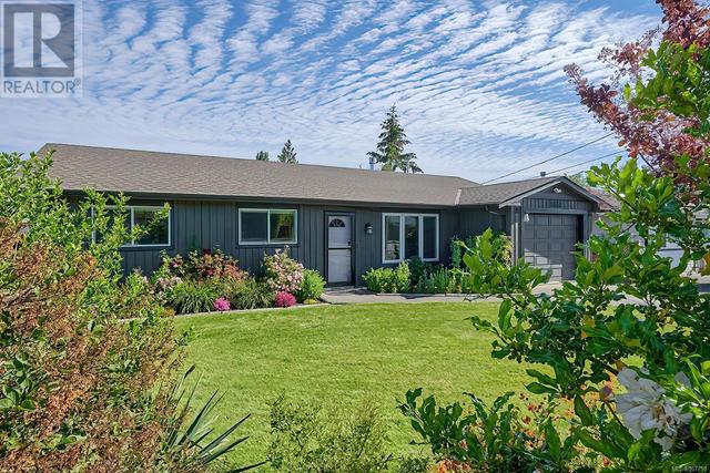 533 Hirst Ave, House detached with 3 bedrooms, 2 bathrooms and 4 parking in Parksville BC | Card Image