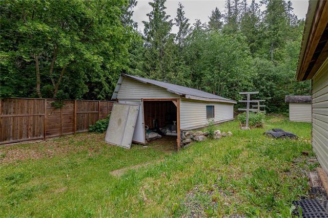 9038 Hummingbird Drive, House detached with 3 bedrooms, 3 bathrooms and 16 parking in Columbia Shuswap E BC | Image 30