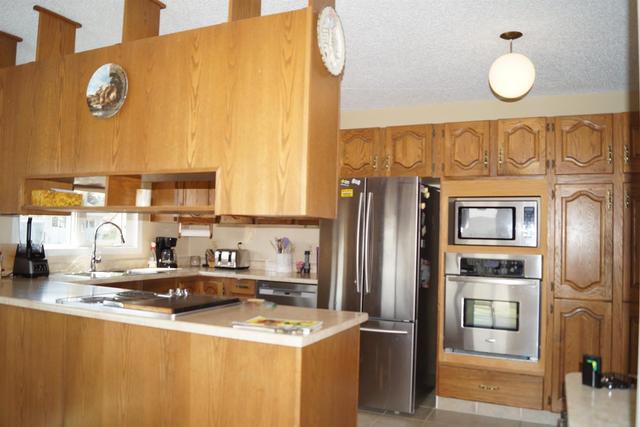 5401 46 Street, House detached with 5 bedrooms, 3 bathrooms and 2 parking in Rimbey AB | Image 5