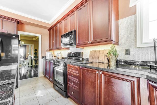 80 Succession Cres, House detached with 4 bedrooms, 4 bathrooms and 4 parking in Barrie ON | Image 2