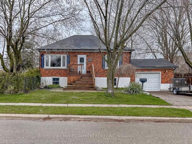1053 Helena St, House detached with 2 bedrooms, 2 bathrooms and 3 parking in Burlington ON | Image 1