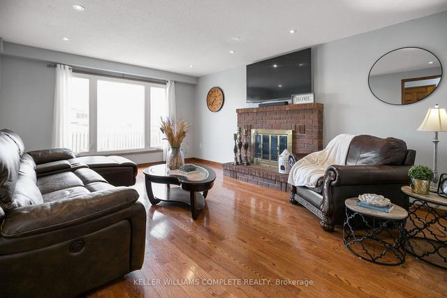 294 Parkwood Cres, House detached with 4 bedrooms, 4 bathrooms and 6 parking in Hamilton ON | Image 3