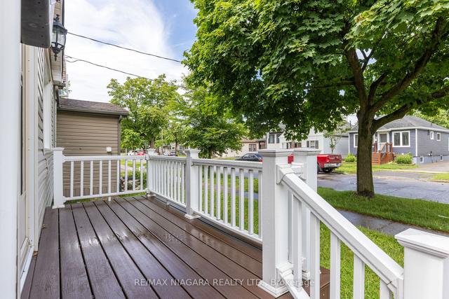 18 Edith St, House detached with 3 bedrooms, 1 bathrooms and 2.5 parking in St. Catharines ON | Image 10