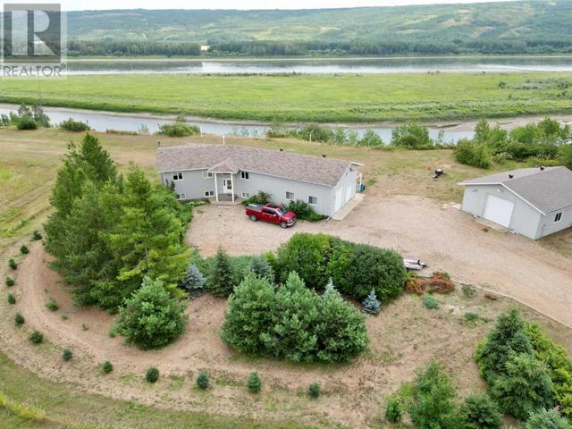 231045 Highway 684, House detached with 4 bedrooms, 3 bathrooms and null parking in Peace No. 135 AB | Image 2