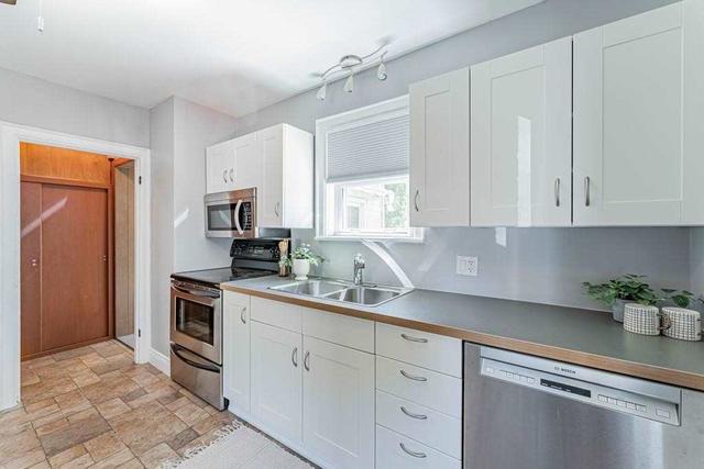 104 Second St N, House detached with 2 bedrooms, 2 bathrooms and 4 parking in Hamilton ON | Image 2