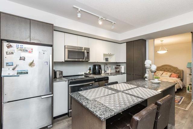 811 - 9 Valhalla Inn Rd, Condo with 2 bedrooms, 1 bathrooms and 1 parking in Toronto ON | Image 7