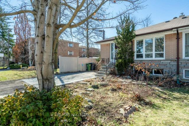 16 Senlac Rd, House semidetached with 3 bedrooms, 2 bathrooms and 2 parking in Toronto ON | Image 22