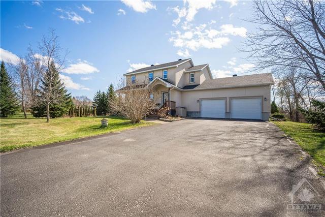 2 Regiment Road, House detached with 3 bedrooms, 3 bathrooms and 8 parking in North Grenville ON | Image 2