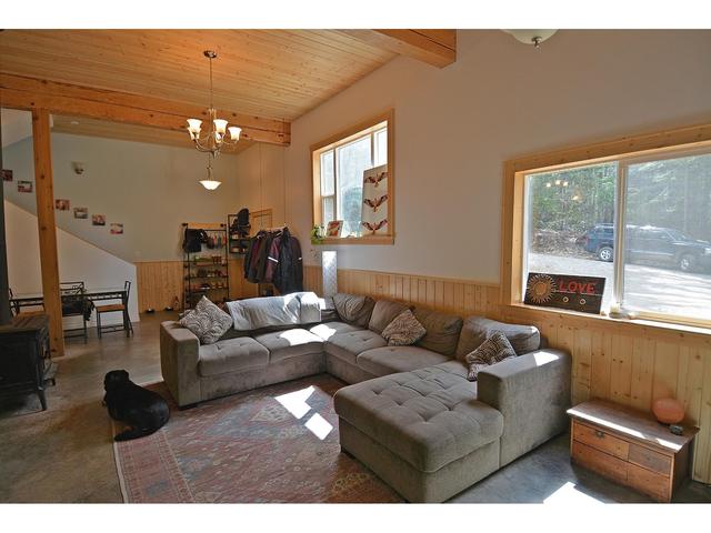 8907 Martens Road, House detached with 3 bedrooms, 2 bathrooms and null parking in Central Kootenay H BC | Image 42
