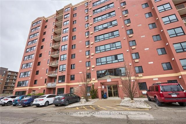 702 - 95 Base Line Rd W, Condo with 2 bedrooms, 2 bathrooms and 1 parking in London ON | Image 1