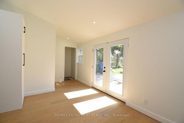 196 Wood St E, House detached with 3 bedrooms, 1 bathrooms and 0 parking in Hamilton ON | Image 4