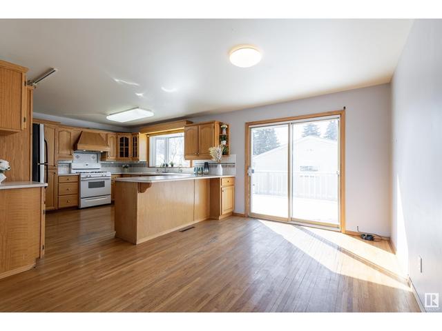 10715 53 Av Nw, House detached with 6 bedrooms, 2 bathrooms and 6 parking in Edmonton AB | Image 10