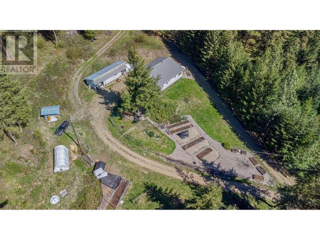 4372 Macdonald Road, House detached with 3 bedrooms, 2 bathrooms and null parking in Spallumcheen BC | Image 4