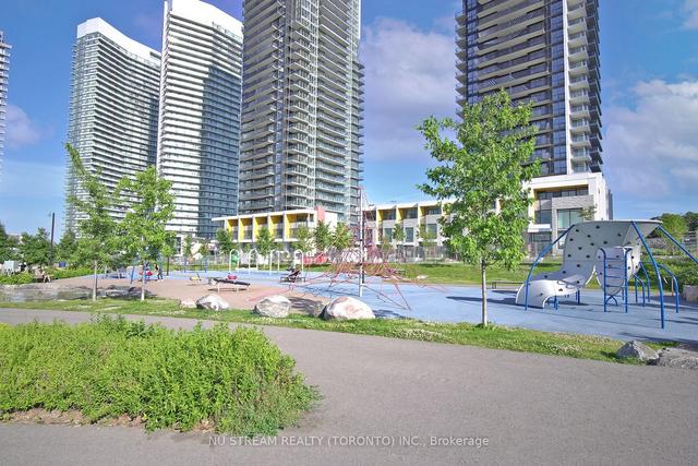 1702 - 95 Mcmahon Dr, Condo with 2 bedrooms, 2 bathrooms and 1 parking in Toronto ON | Image 28