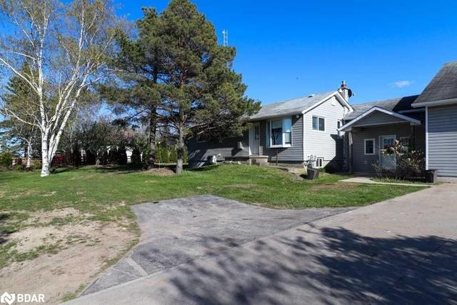 1809 Lockhart Road E, House detached with 2 bedrooms, 1 bathrooms and 8 parking in Barrie ON | Image 4