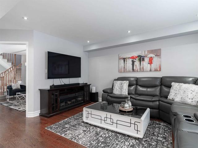 27 Farthingale Cres, House semidetached with 4 bedrooms, 3 bathrooms and 3 parking in Brampton ON | Image 7