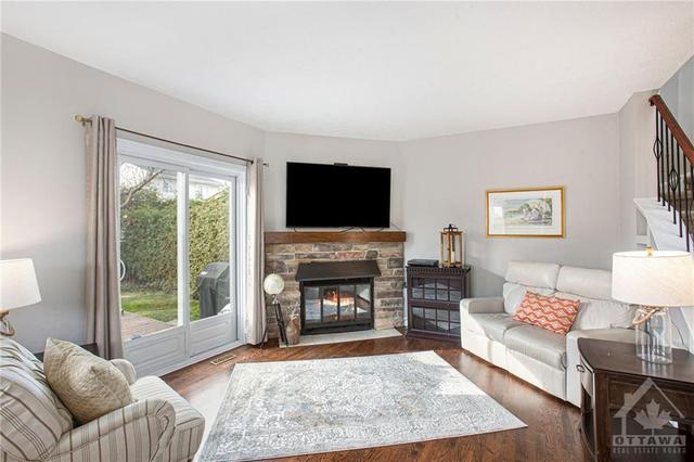 1810 Radway Terrace, House detached with 3 bedrooms, 3 bathrooms and 3 parking in Ottawa ON | Image 3
