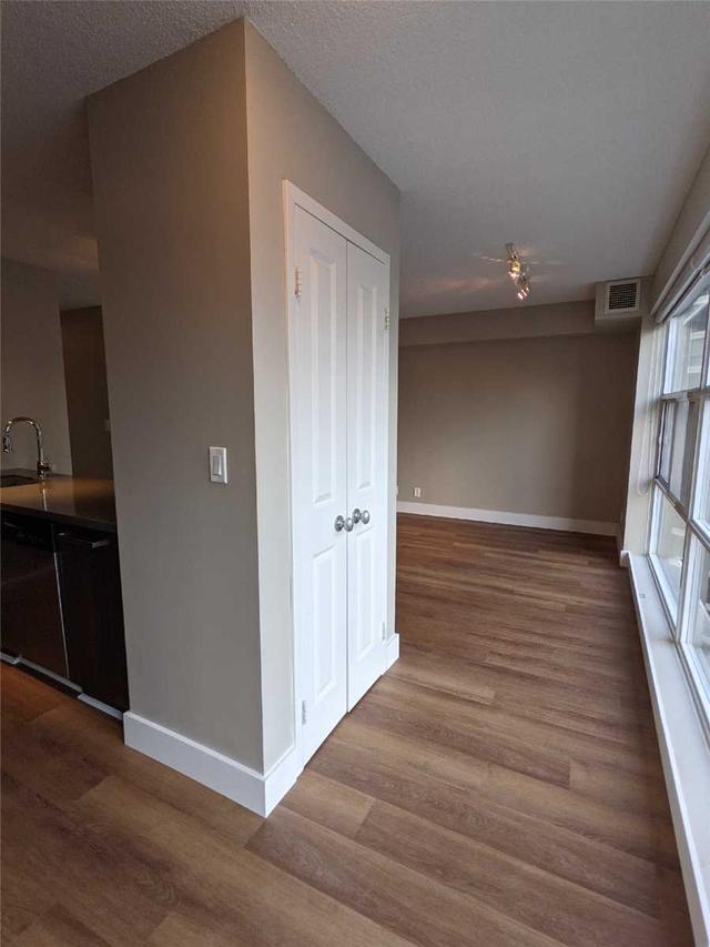 1106 - 11 St Joseph St, Condo with 2 bedrooms, 2 bathrooms and 0 parking in Toronto ON | Image 19
