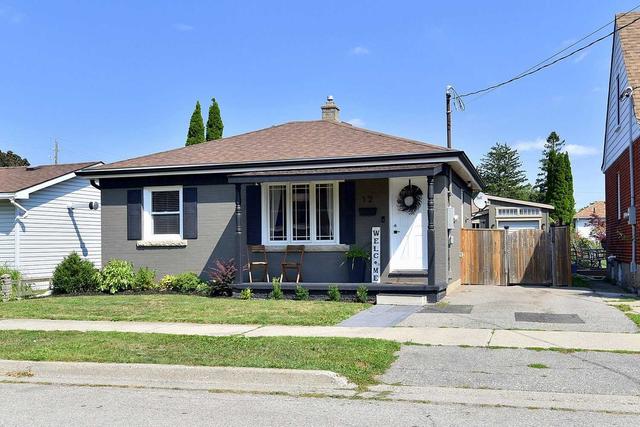 12 Wade Ave, House detached with 2 bedrooms, 1 bathrooms and 2 parking in Brantford ON | Image 1