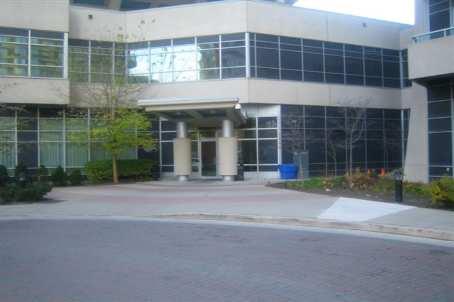 1004 - 1 Elm Dr, Condo with 1 bedrooms, 2 bathrooms and 1 parking in Mississauga ON | Image 2