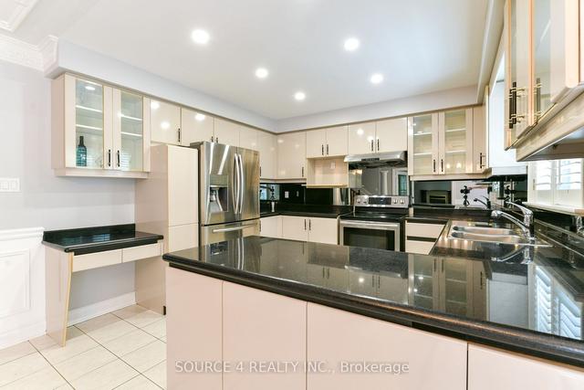 1 Goldpark Crt, House detached with 5 bedrooms, 5 bathrooms and 11 parking in Vaughan ON | Image 6