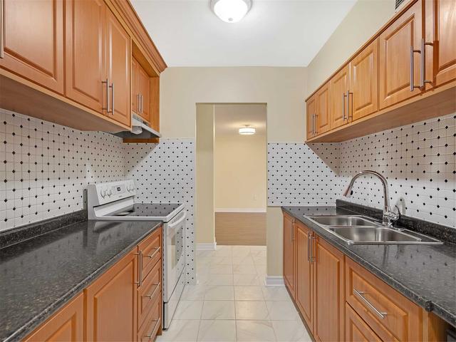 916 - 390 Dixon Rd, Condo with 2 bedrooms, 1 bathrooms and 1 parking in Toronto ON | Image 5