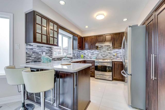 81 Song Bird Dr, House detached with 4 bedrooms, 4 bathrooms and 4 parking in Markham ON | Image 5