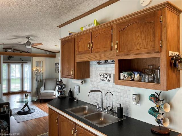 77307 Bluewater Hwy   10 Club Terrace, House detached with 1 bedrooms, 1 bathrooms and 2 parking in Central Huron ON | Image 3