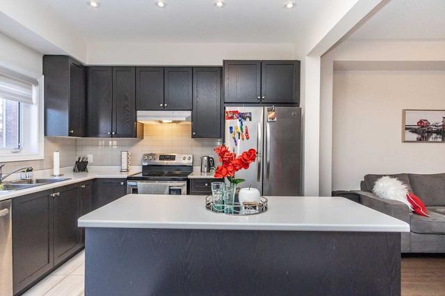 100 Hollowgrove Blvd, House semidetached with 3 bedrooms, 3 bathrooms and 5 parking in Brampton ON | Image 6