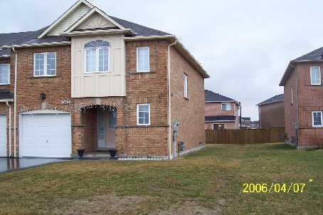 982 Delgado Dr, House semidetached with 3 bedrooms, 3 bathrooms and 4 parking in Mississauga ON | Image 2