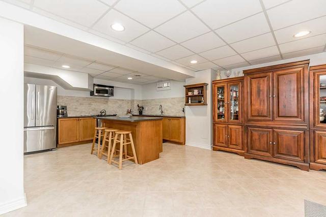 126 Adirondack Dr, House detached with 3 bedrooms, 4 bathrooms and 11 parking in Vaughan ON | Image 7