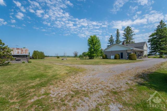 4045 Highway 17 Highway, House detached with 3 bedrooms, 3 bathrooms and 10 parking in Ottawa ON | Image 25