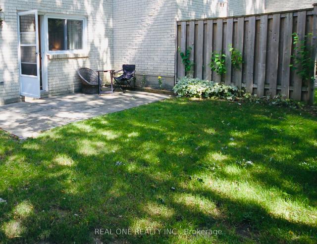 62 Courville Coach Way, Townhouse with 3 bedrooms, 2 bathrooms and 3 parking in Toronto ON | Image 6