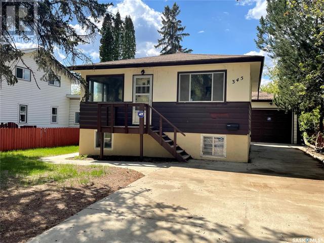 345 U Avenue S, House detached with 3 bedrooms, 2 bathrooms and null parking in Saskatoon SK | Image 2