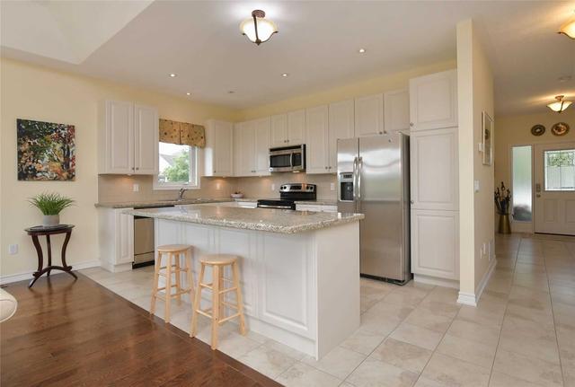 121 - 200 Kingfisher Dr, House detached with 2 bedrooms, 2 bathrooms and 4 parking in Mono ON | Image 2