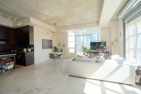 1003 - 23 Brant St, Condo with 1 bedrooms, 2 bathrooms and 1 parking in Toronto ON | Image 7