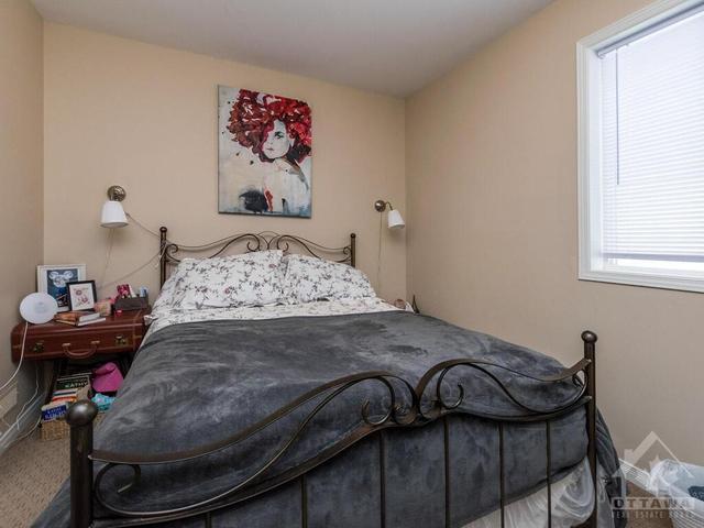 118 Castle Glen Crescent, Home with 3 bedrooms, 2 bathrooms and 6 parking in Ottawa ON | Image 23