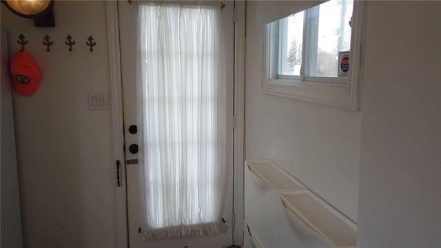 2398 Gerrard St E, House semidetached with 1 bedrooms, 1 bathrooms and 1 parking in Toronto ON | Image 2