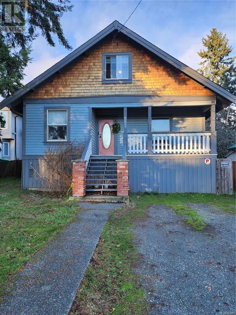 582 Bradley St, House detached with 3 bedrooms, 2 bathrooms and 4 parking in Nanaimo BC | Card Image