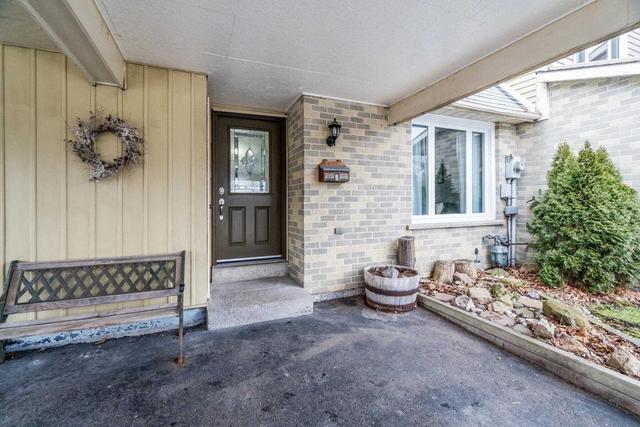 102 Courtleigh Sq, House attached with 3 bedrooms, 2 bathrooms and 4 parking in Brampton ON | Image 7