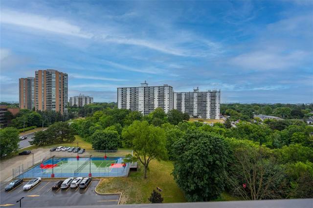 1003 - 11 Wincott Dr, Condo with 2 bedrooms, 1 bathrooms and 1 parking in Toronto ON | Image 10
