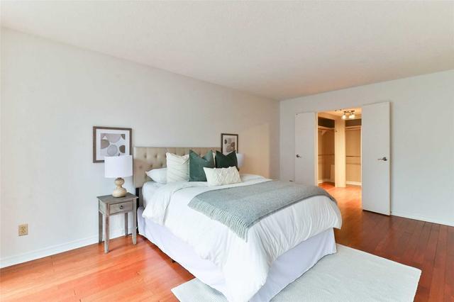 1613 - 55 Harbour Sq, Condo with 2 bedrooms, 2 bathrooms and 1 parking in Toronto ON | Image 10