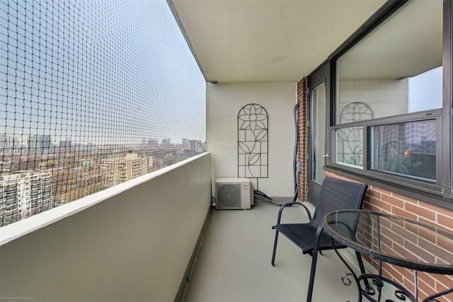 1816 - 40 Homewood Ave, Condo with 2 bedrooms, 1 bathrooms and 1 parking in Toronto ON | Image 6