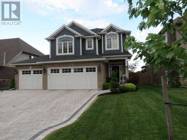 8664 Glavcic Dr, House detached with 3 bedrooms, 3 bathrooms and 6 parking in Niagara Falls ON | Image 1