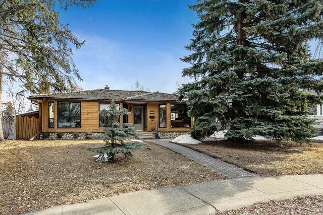 20 Hyler Place Sw, House detached with 3 bedrooms, 2 bathrooms and 2 parking in Calgary AB | Image 2