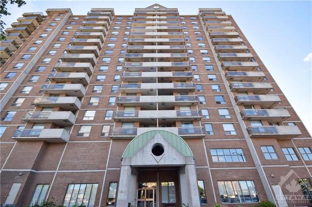 200 Lafontaine Avenue, Condo with 2 bedrooms, 2 bathrooms and 1 parking in Ottawa ON | Image 2
